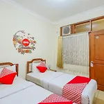 OYO 249 Hotel Astria Graha