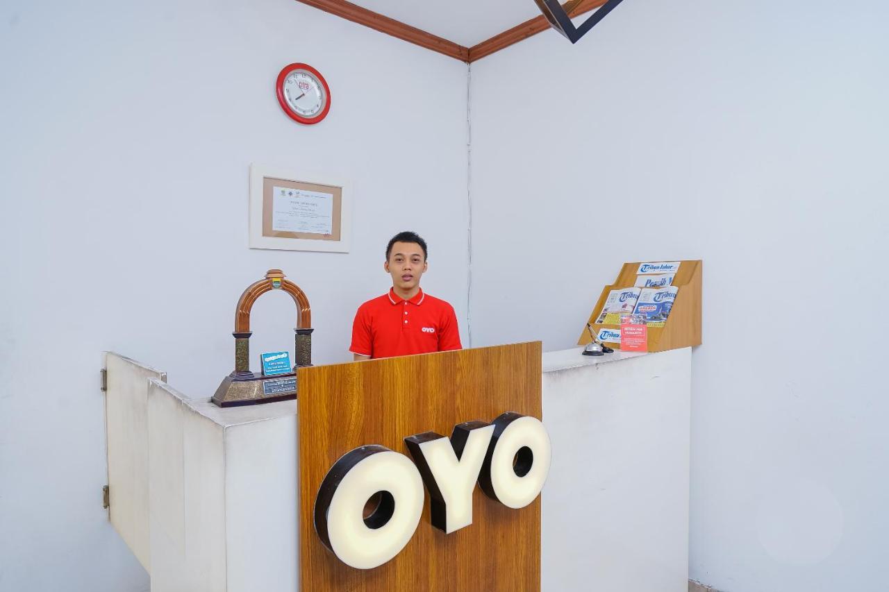 Oyo 249 Astria Graha Hotel 2*