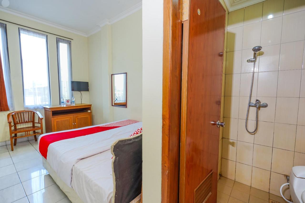 Hotel Oyo 249 Astria Graha 2*