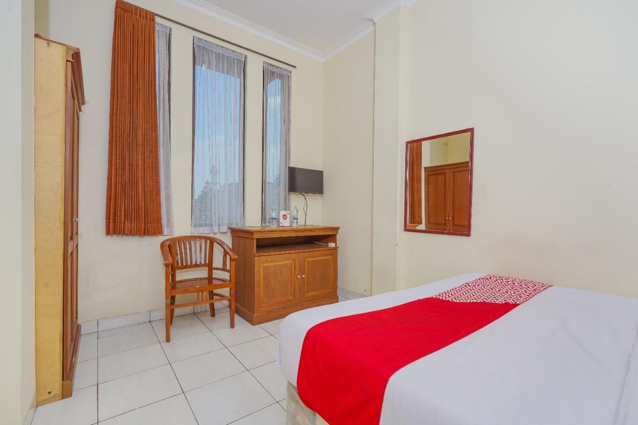Hotel Oyo 249 Astria Graha 2*