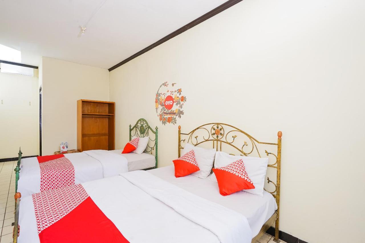 Oyo 249 Astria Graha Hotel 2*
