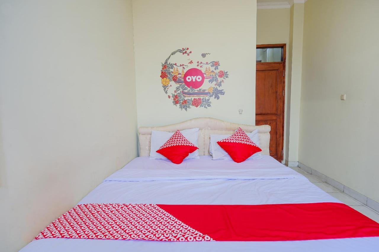 Oyo 249 Astria Graha Hotel 2*